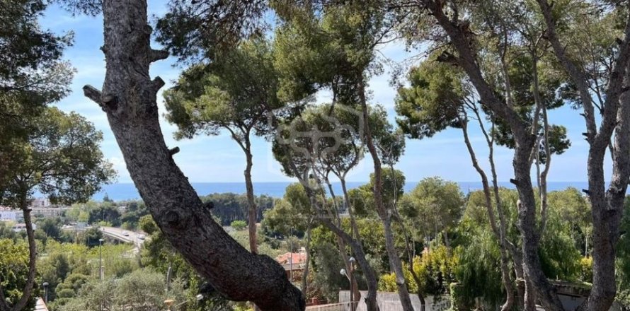 Земельный участок 1200м² в Кастельдефельсе, Барселона, Каталония, Испания № 1005