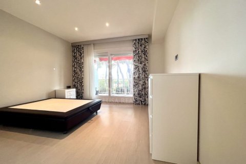 Снять в аренду квартиру в Гава, Испания с 3 спальни, 150м², № 1108 - фото 2