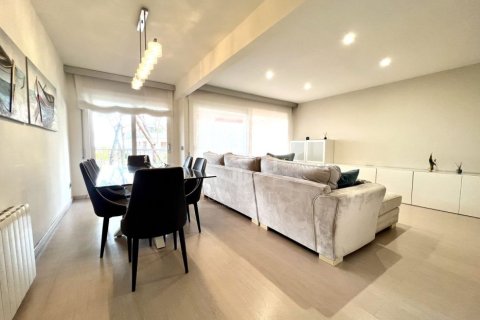 Снять в аренду квартиру в Гава, Испания с 3 спальни, 150м², № 1108 - фото 24