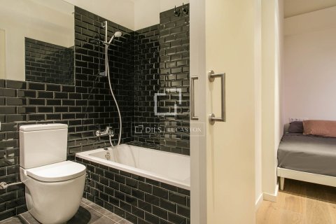 Apartamento de 2 dormitorios en venta en Barcelona, Cataluña, Spain № 6653 - foto 26