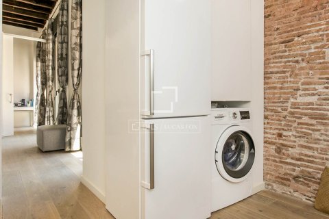 Apartamento de 2 dormitorios en venta en Barcelona, Cataluña, Spain № 6653 - foto 19