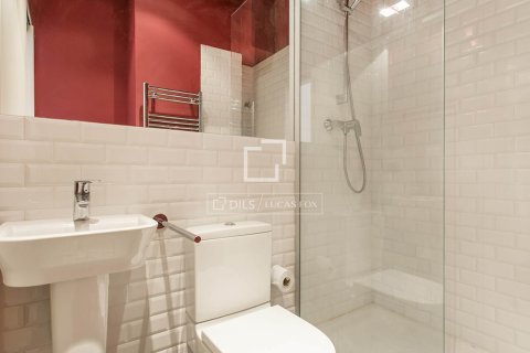 Apartamento de 2 dormitorios en venta en Barcelona, Cataluña, Spain № 6653 - foto 21