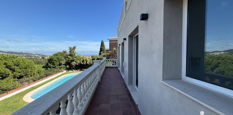 4 bedrooms house for sale in Calella, Barcelona, Catalonia, Spain № 4798