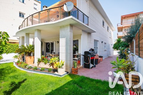 Сasa de 4 dormitorios en venta en Cunit, Tarragona, Cataluña, Spain № 7444 - foto 28