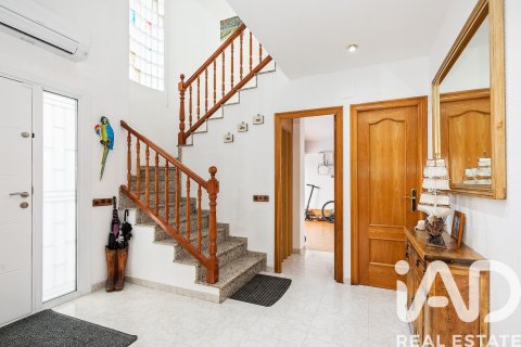 Сasa de 4 dormitorios en venta en Cunit, Tarragona, Cataluña, Spain № 7444 - foto 22