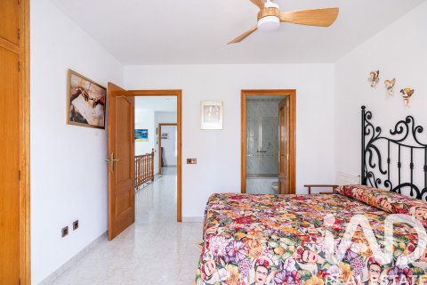 Сasa de 4 dormitorios en venta en Cunit, Tarragona, Cataluña, Spain № 7444 - foto 8