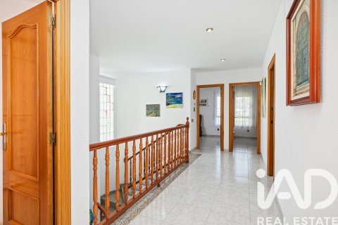Сasa de 4 dormitorios en venta en Cunit, Tarragona, Cataluña, Spain № 7444 - foto 11