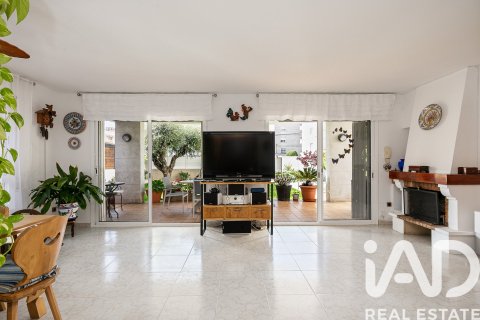 Сasa de 4 dormitorios en venta en Cunit, Tarragona, Cataluña, Spain № 7444 - foto 20