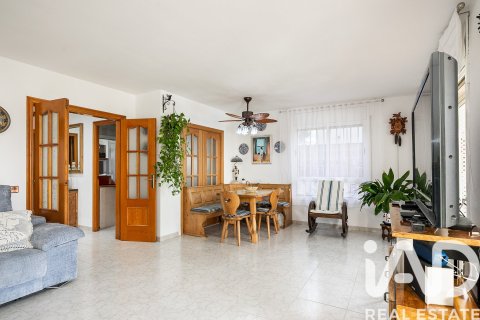 Сasa de 4 dormitorios en venta en Cunit, Tarragona, Cataluña, Spain № 7444 - foto 17