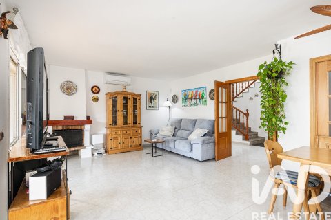Сasa de 4 dormitorios en venta en Cunit, Tarragona, Cataluña, Spain № 7444 - foto 18