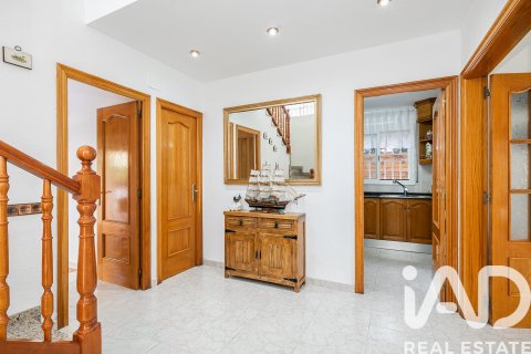 Сasa de 4 dormitorios en venta en Cunit, Tarragona, Cataluña, Spain № 7444 - foto 21