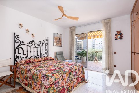 Сasa de 4 dormitorios en venta en Cunit, Tarragona, Cataluña, Spain № 7444 - foto 9