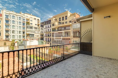 Купить квартиру в Барселона, Испания с 3 спальни, 149м², № 6350 - фото 26