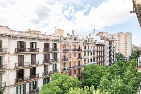 Квартира с 3 спальнями в Эшампле, Барселона, Каталония, Испания № 2396