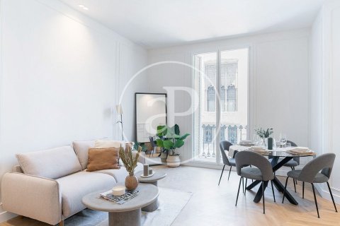 Квартира с 2 спальнями в Ситжесе, Барселона, Каталония, Испания № 2400