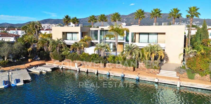 9 bedrooms villa for sale in Roses, Girona, Catalonia, Spain № 5332