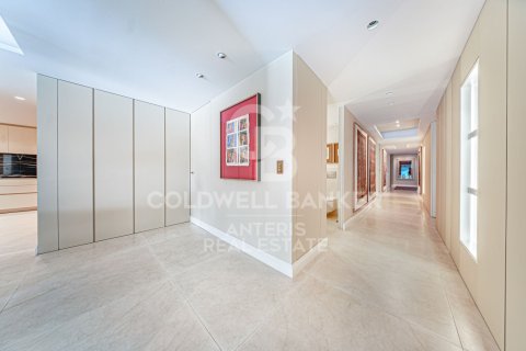 4 bedrooms apartment for sale in Barcelona, Catalonia, Spain № 5331 - photo 17