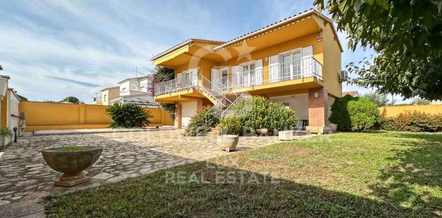 3 bedrooms house for sale in L'Escala, Girona, Catalonia, Spain № 5467