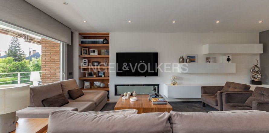 Квартира с 4 спальнями в Сан-Кугат-дель-Вальесе, Барселона, Каталония, Испания № 2621