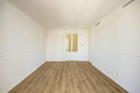 Купить квартиру в Эшампле, Испания с 2 спальни, 90м², № 2660 - фото 11