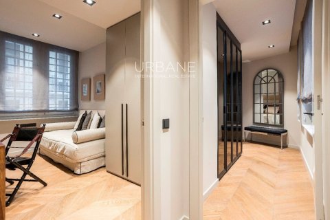 Купить квартиру в Старый город, Барселона, Испания с 2 спальни, 88м², № 2659 - фото 15