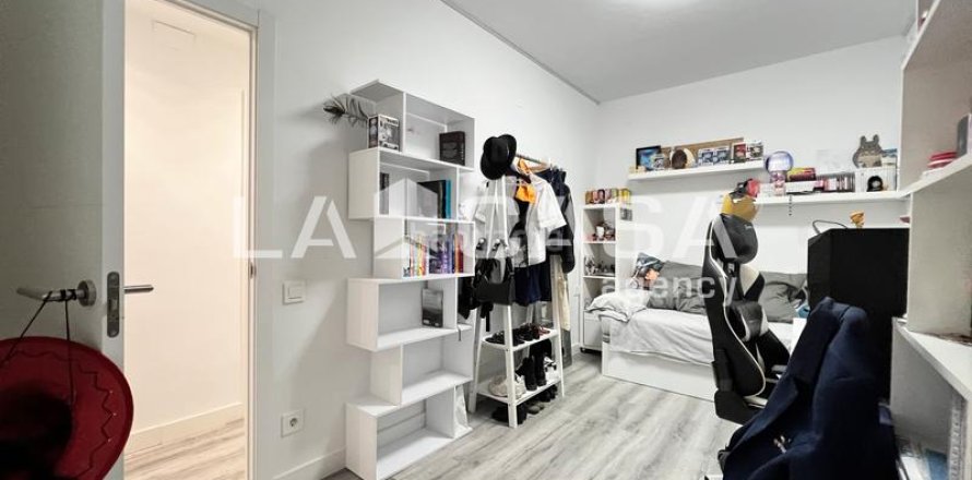 Квартира с 4 спальнями в Бадалоне, Барселона, Каталония, Испания № 2129