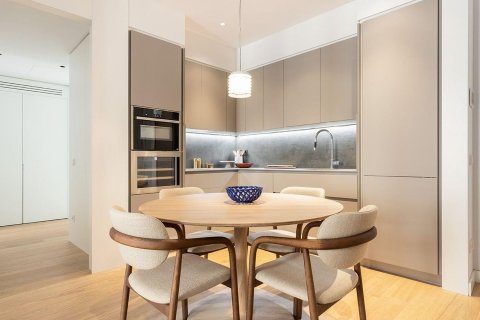 Купить квартиру в Барселона, Испания с 5 комнат, 219м², № 3402 - фото 2