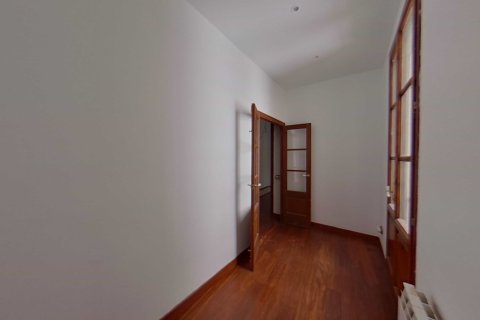 Apartamento de 3 dormitorios en venta en Barcelona, Cataluña, Spain № 7015 - foto 12
