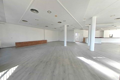 550 sq.m. apartment for sale in El Prat de Llobregat, Barcelona, Catalonia, Spain № 7013 - photo 3