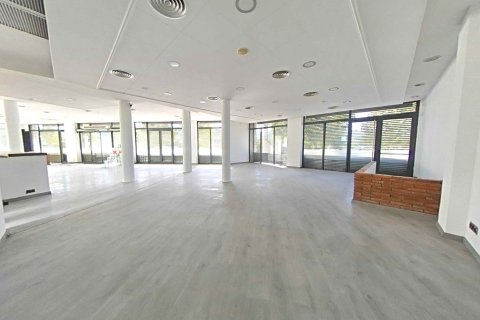 550 sq.m. apartment for sale in El Prat de Llobregat, Barcelona, Catalonia, Spain № 7013 - photo 4
