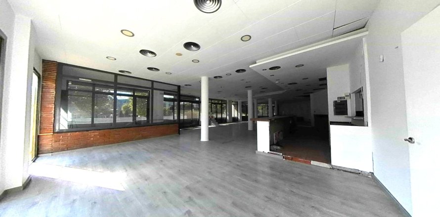 550 sq.m. apartment for sale in El Prat de Llobregat, Barcelona, Catalonia, Spain № 7013