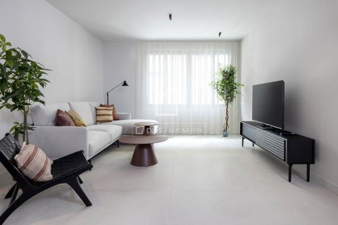 Apartamento de 3 dormitorios en alquiler en Barcelona, Cataluña, Spain № 6641 - foto 2