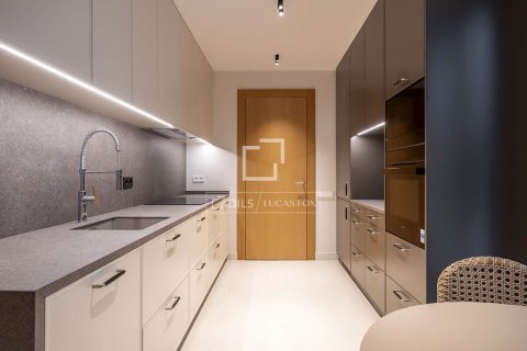 Apartamento de 3 dormitorios en alquiler en Barcelona, Cataluña, Spain № 6641 - foto 12