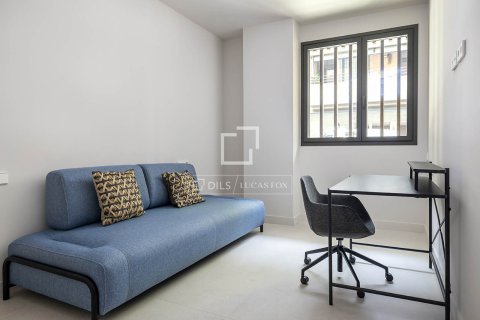 Apartamento de 3 dormitorios en alquiler en Barcelona, Cataluña, Spain № 6641 - foto 28
