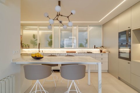 Apartamento de 5 dormitorios en alquiler en Barcelona, Cataluña, Spain № 6642 - foto 14