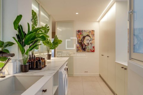 Apartamento de 5 dormitorios en alquiler en Barcelona, Cataluña, Spain № 6642 - foto 23