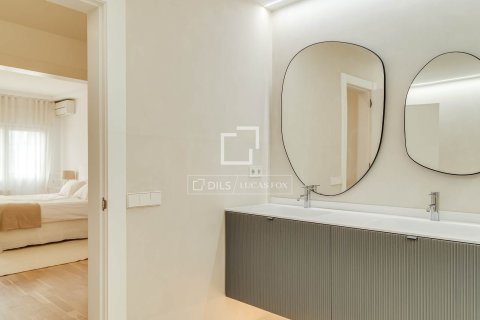 Apartamento de 5 dormitorios en alquiler en Barcelona, Cataluña, Spain № 6642 - foto 30