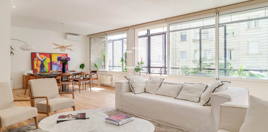 Apartamento de 5 dormitorios en alquiler en Barcelona, Cataluña, Spain № 6642