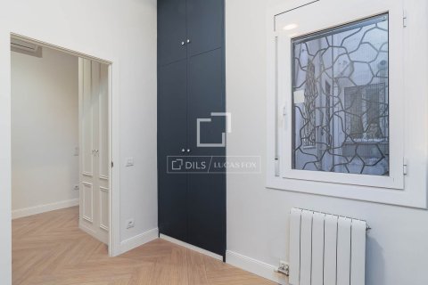 Apartamento de 3 dormitorios en venta en Barcelona, Cataluña, Spain № 6646 - foto 22