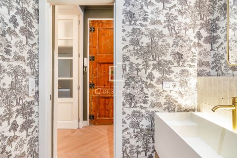 Apartamento de 3 dormitorios en venta en Barcelona, Cataluña, Spain № 6646 - foto 15