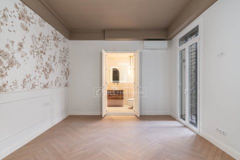 Apartamento de 3 dormitorios en venta en Barcelona, Cataluña, Spain № 6646 - foto 29