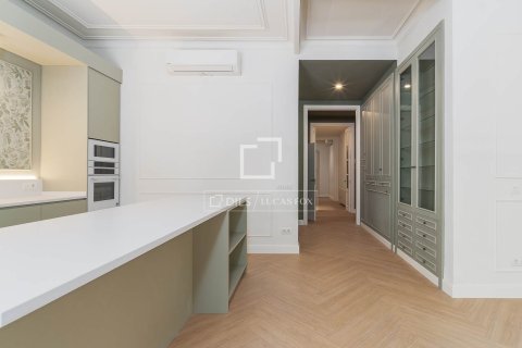 Apartamento de 3 dormitorios en venta en Barcelona, Cataluña, Spain № 6646 - foto 26
