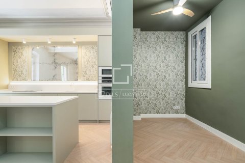 Apartamento de 3 dormitorios en venta en Barcelona, Cataluña, Spain № 6646 - foto 8