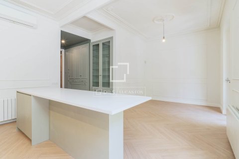 Apartamento de 3 dormitorios en venta en Barcelona, Cataluña, Spain № 6646 - foto 4