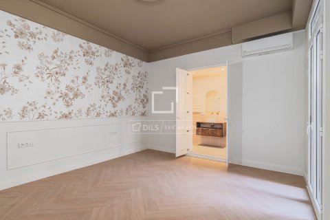 Apartamento de 3 dormitorios en venta en Barcelona, Cataluña, Spain № 6646 - foto 30