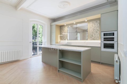 Apartamento de 3 dormitorios en venta en Barcelona, Cataluña, Spain № 6646 - foto 7