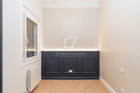 Apartamento de 3 dormitorios en venta en Barcelona, Cataluña, Spain № 6646 - foto 20