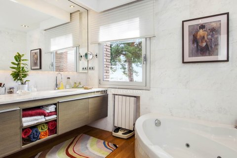 Villa de 5 dormitorios en alquiler en Barcelona, Cataluña, Spain № 6640 - foto 13