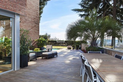 Villa de 5 dormitorios en alquiler en Barcelona, Cataluña, Spain № 6640 - foto 9