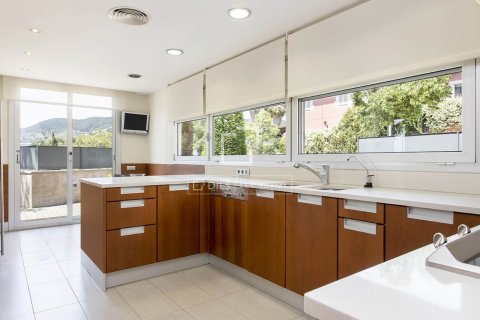 Villa de 5 dormitorios en alquiler en Barcelona, Cataluña, Spain № 6640 - foto 23